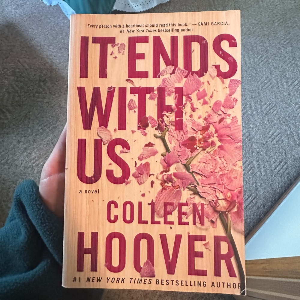 'It Ends With Us' Book - Pink Cover